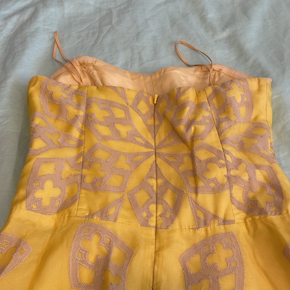 NICOLE MILLER COLLECTION dress Sz 2 100% silk yellow - Picture 9 of 9